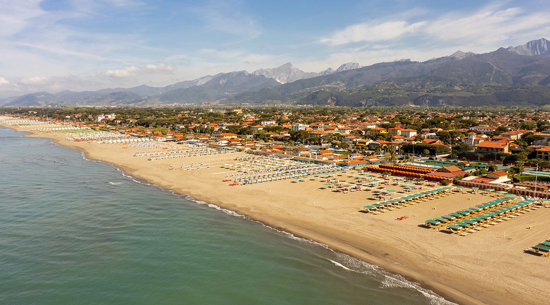 Luxury car rental in Forte dei Marmi