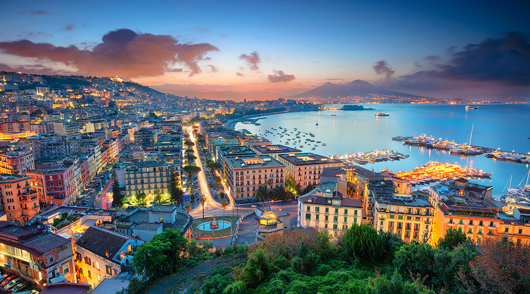 Luxury car rental in Naples